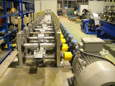 冷彎成型設(shè)備價(jià)格、廠家與圖片解析——以泗陽(yáng)聯(lián)諾機(jī)械為例